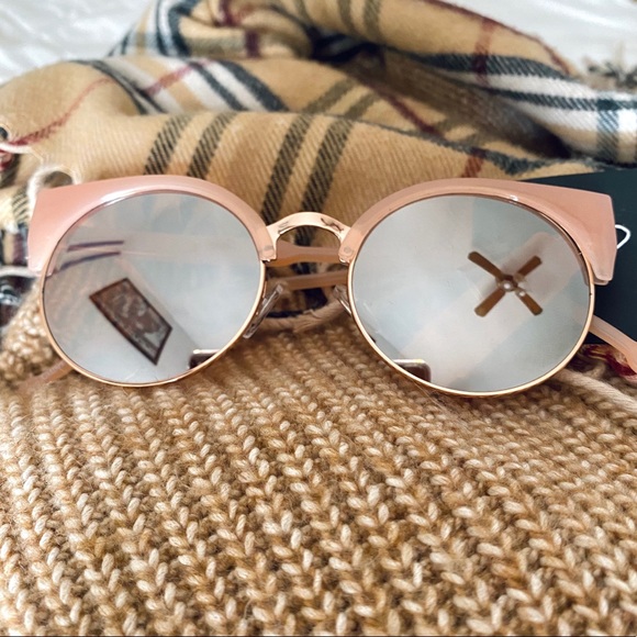 NWT New York & Co Reflective Sunglasses - Picture 1 of 2